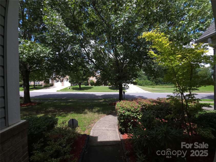 5933 Kirkwynd Commons Drive, Charlotte, NC 28278.  MLS# CAR4291416, YatesRealty ID 34162. 