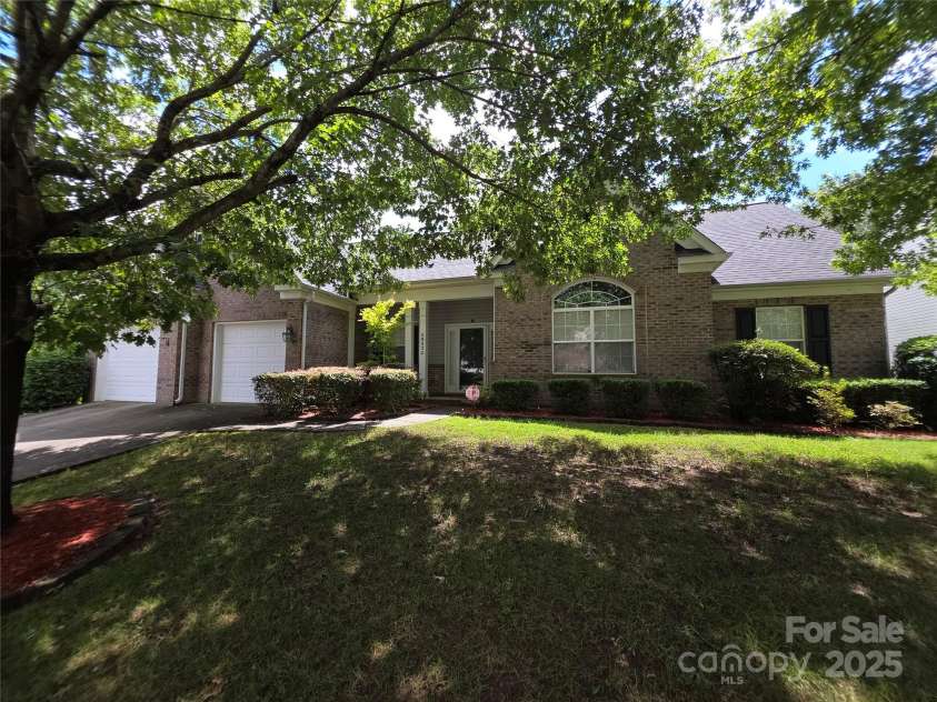 5933 Kirkwynd Commons Drive, Charlotte, NC 28278.  MLS# CAR4291416, YatesRealty ID 34162. Another front view