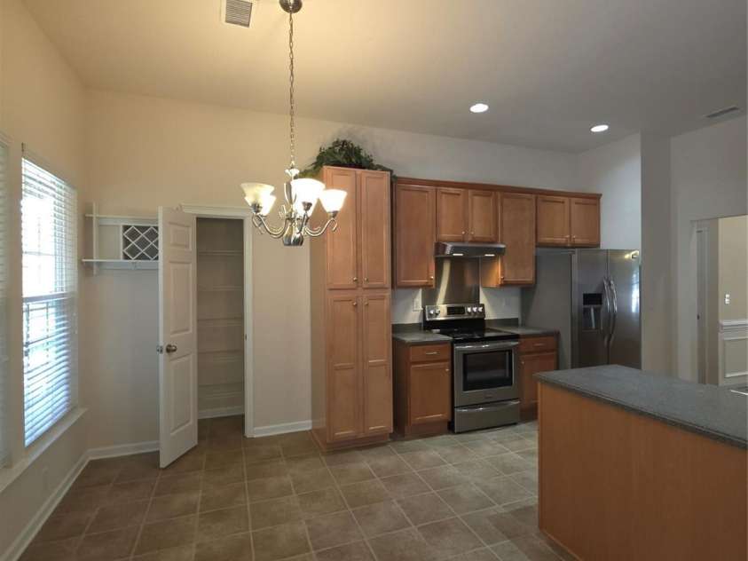 5933 Kirkwynd Commons Drive, Charlotte, NC 28278.  MLS# CAR4291416, YatesRealty ID 34162. Breakfast area.