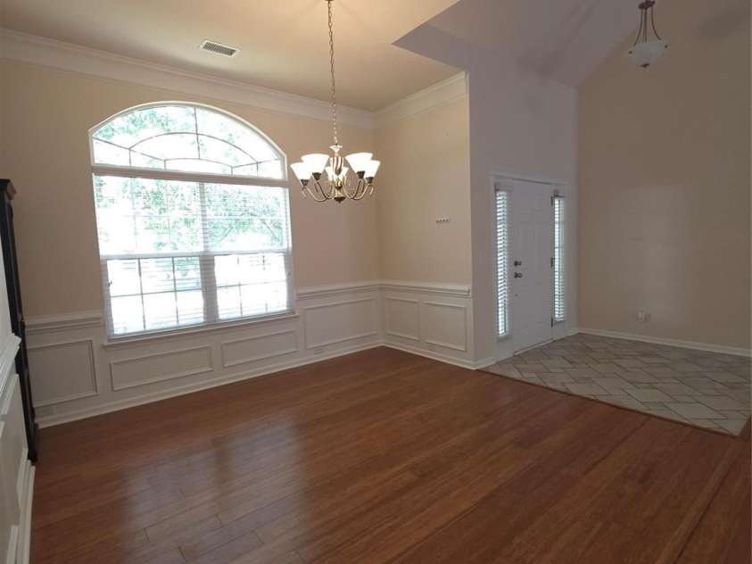5933 Kirkwynd Commons Drive, Charlotte, NC 28278.  MLS# CAR4291416, YatesRealty ID 34162. Dining