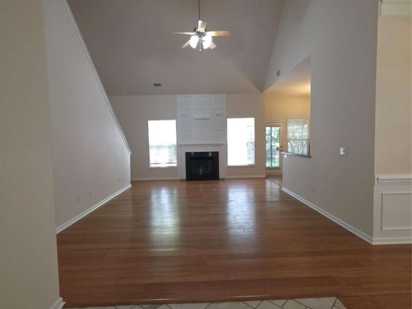 5933 Kirkwynd Commons Drive, Charlotte, NC 28278.  MLS# CAR4291416, YatesRealty ID 34162. Great room.