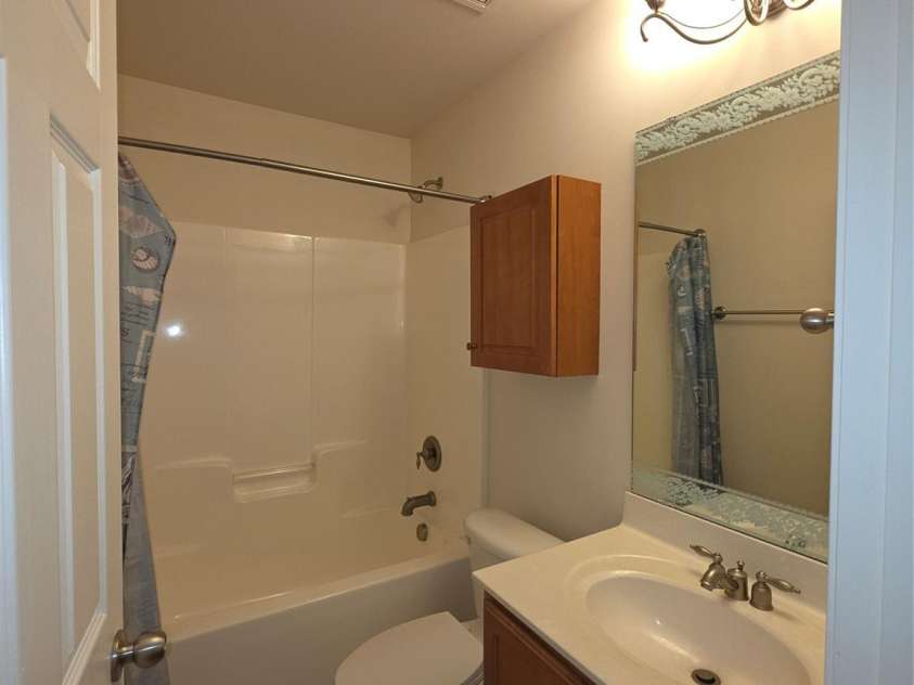 5933 Kirkwynd Commons Drive, Charlotte, NC 28278.  MLS# CAR4291416, YatesRealty ID 34162. Hall bath