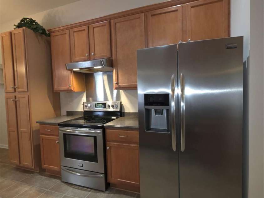 5933 Kirkwynd Commons Drive, Charlotte, NC 28278.  MLS# CAR4291416, YatesRealty ID 34162. Kitchen_view 1