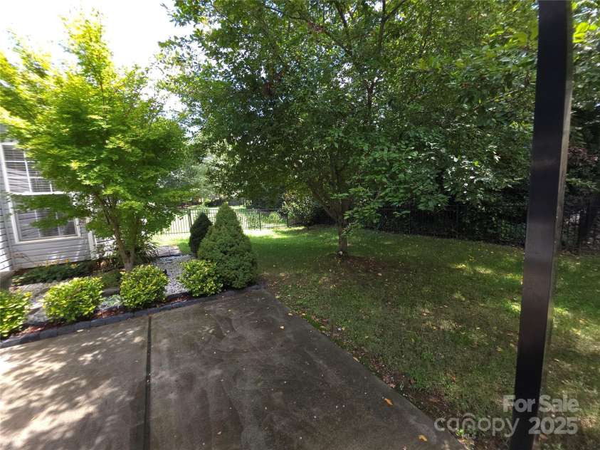 5933 Kirkwynd Commons Drive, Charlotte, NC 28278.  MLS# CAR4291416, YatesRealty ID 34162. Rear patio