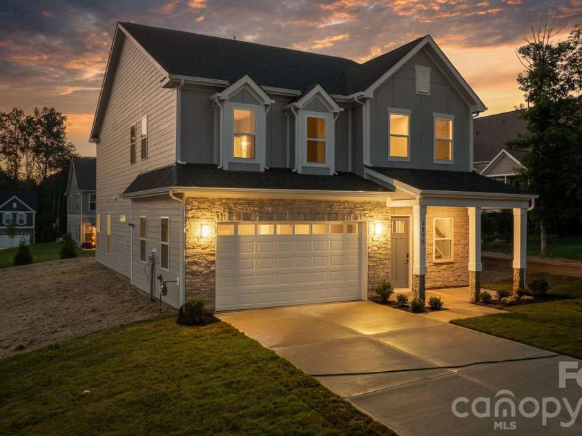 3875 12th Street Court, Hickory, NC 26801.  MLS# CAR4385833, YatesRealty ID 34163. 