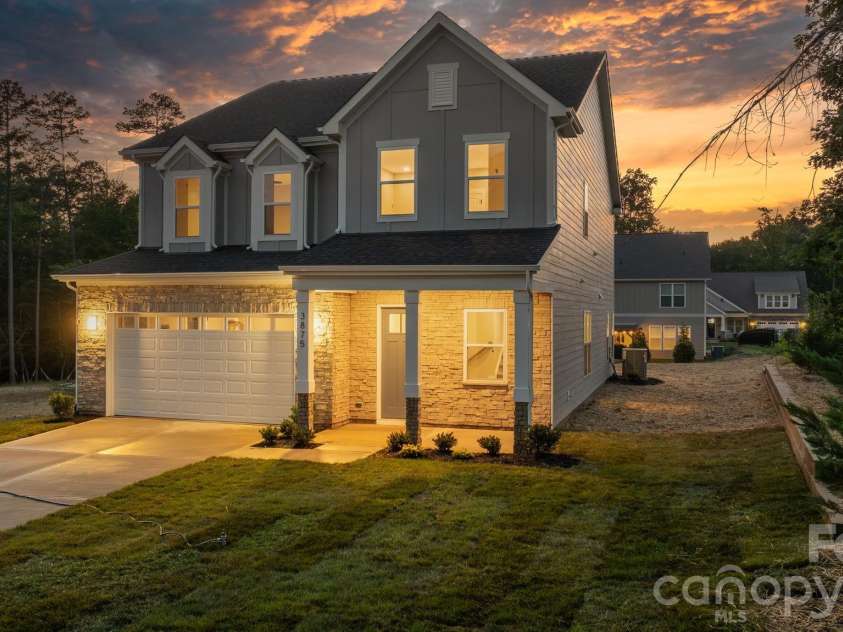3875 12th Street Court, Hickory, NC 26801.  MLS# CAR4385833, YatesRealty ID 34163. 