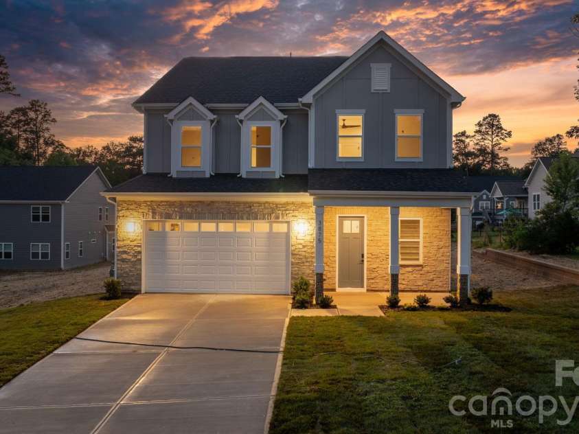 3875 12th Street Court, Hickory, NC 26801.  MLS# CAR4385833, YatesRealty ID 34163. 