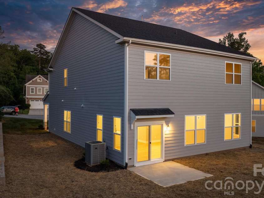 3875 12th Street Court, Hickory, NC 26801.  MLS# CAR4385833, YatesRealty ID 34163. 