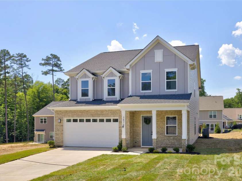 3875 12th Street Court, Hickory, NC 26801.  MLS# CAR4385833, YatesRealty ID 34163. 