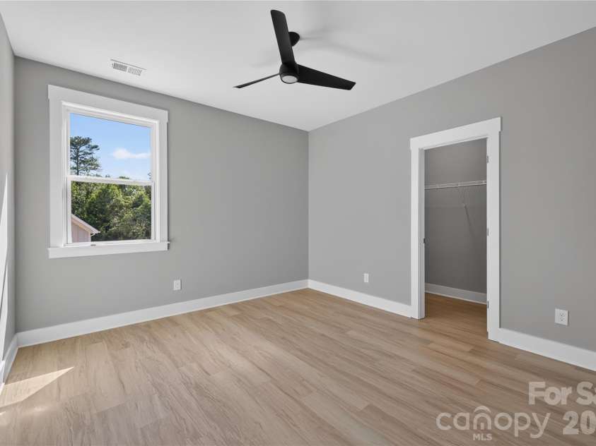 3875 12th Street Court, Hickory, NC 26801.  MLS# CAR4385833, YatesRealty ID 34163. 