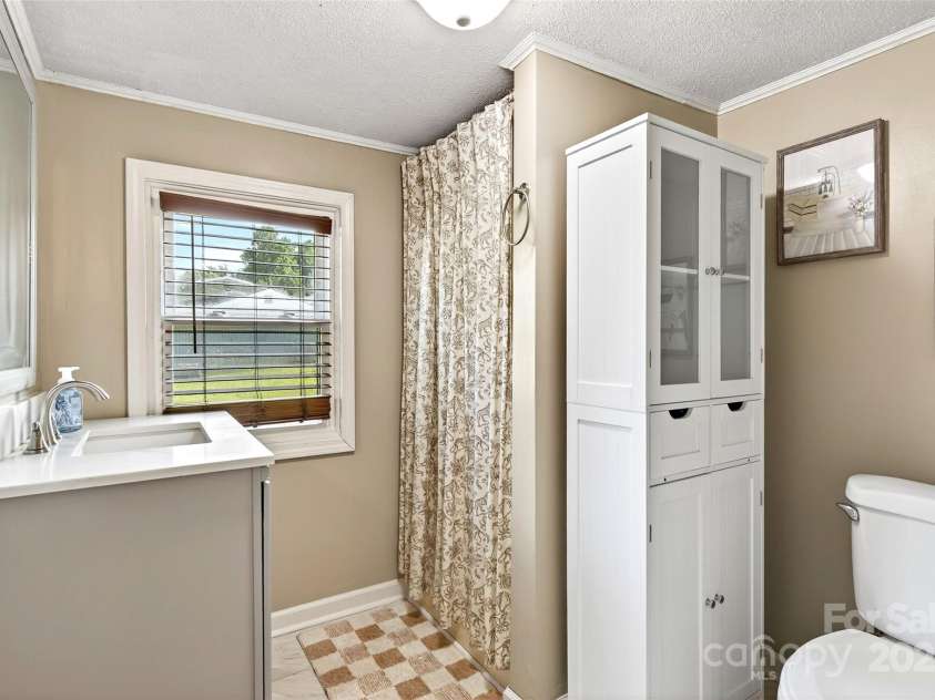 87 2nd Street, Marion, NC 28752.  MLS# CAR4291777, YatesRealty ID 34163. 