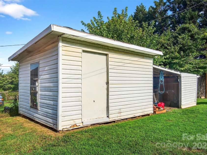 87 2nd Street, Marion, NC 28752.  MLS# CAR4291777, YatesRealty ID 34163. 