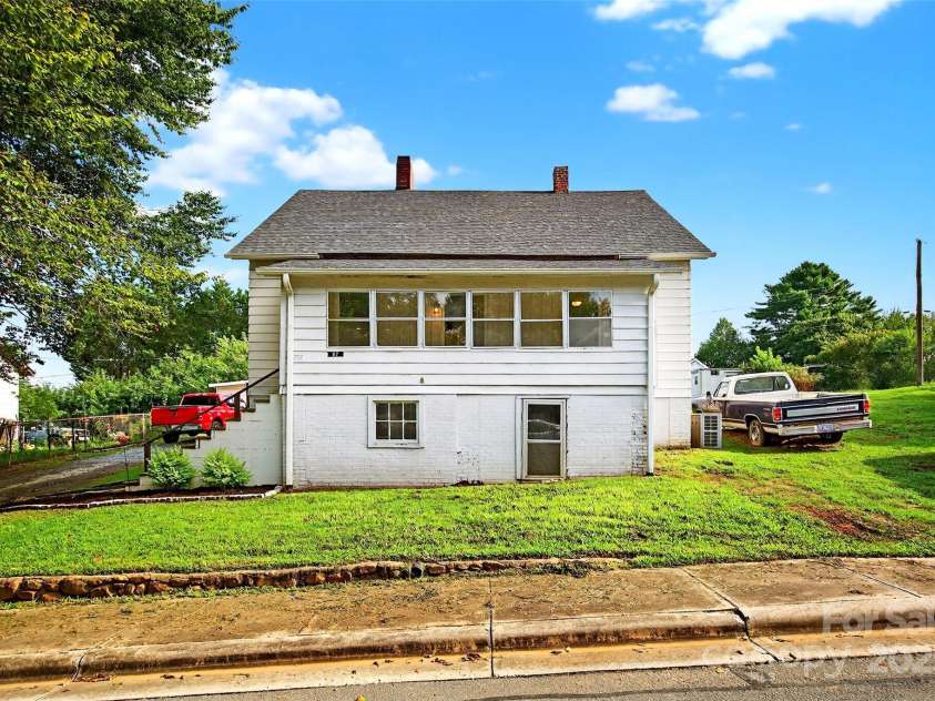 87 2nd Street, Marion, NC 28752.  MLS# CAR4291777, YatesRealty ID 34163. 