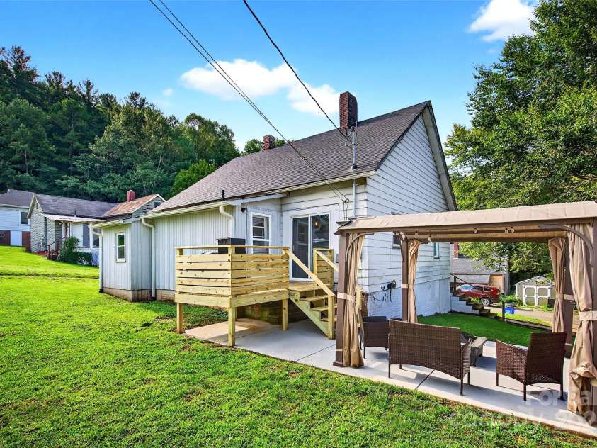 87 2nd Street, Marion, NC 28752.  MLS# CAR4291777, YatesRealty ID 34163. 
