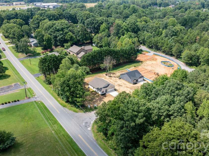 2817 17th Street Court, Hickory, NC 28601.  MLS# CAR4394137, YatesRealty ID 34164. 