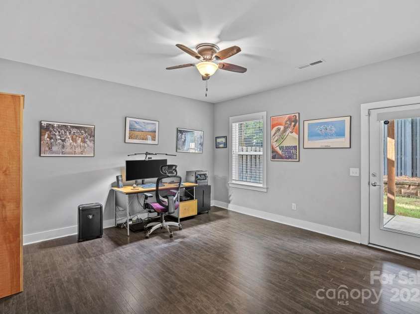 1910 Seegars Place, Charlotte, NC 28204.  MLS# CAR4292964, YatesRealty ID 34165. 