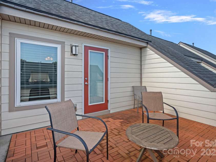 1910 Seegars Place, Charlotte, NC 28204.  MLS# CAR4292964, YatesRealty ID 34165. 