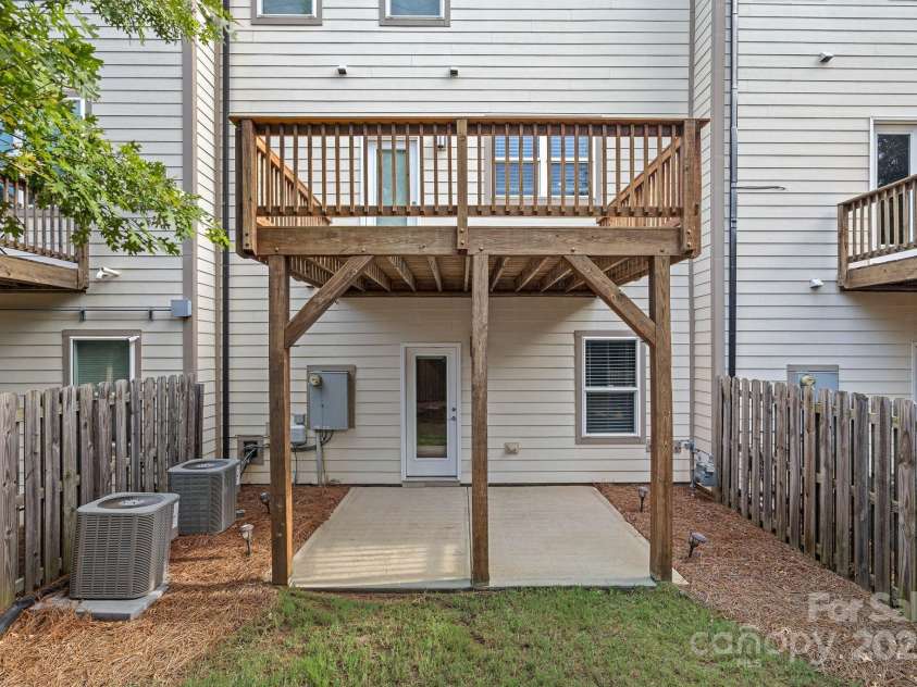 1910 Seegars Place, Charlotte, NC 28204.  MLS# CAR4292964, YatesRealty ID 34165. 