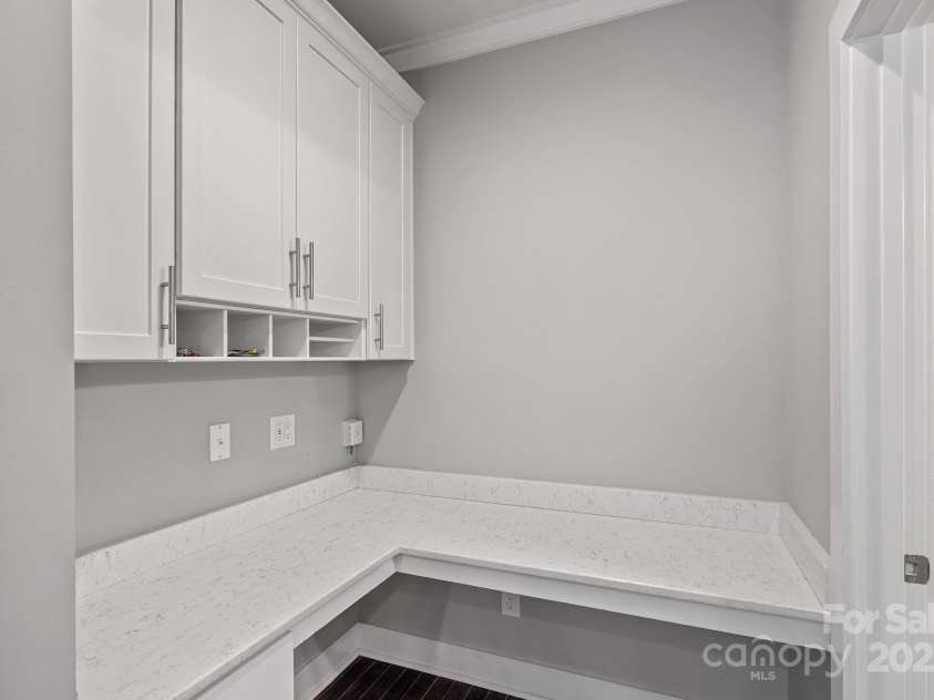 1910 Seegars Place, Charlotte, NC 28204.  MLS# CAR4292964, YatesRealty ID 34165. 