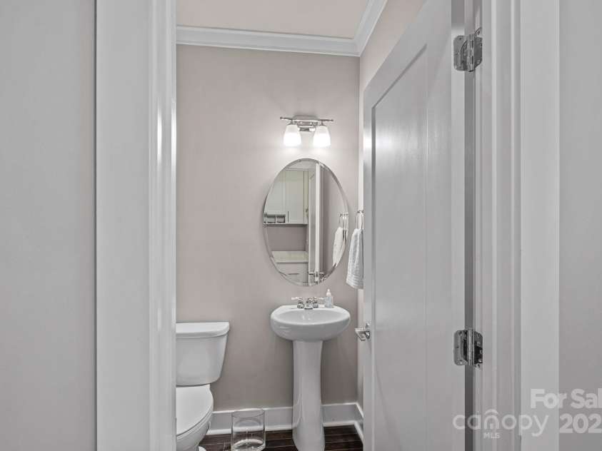 1910 Seegars Place, Charlotte, NC 28204.  MLS# CAR4292964, YatesRealty ID 34165. 