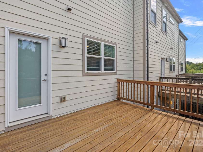 1910 Seegars Place, Charlotte, NC 28204.  MLS# CAR4292964, YatesRealty ID 34165. 