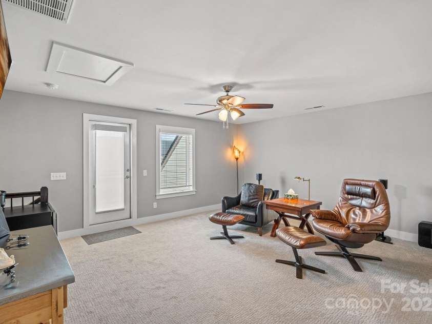 1910 Seegars Place, Charlotte, NC 28204.  MLS# CAR4292964, YatesRealty ID 34165. 