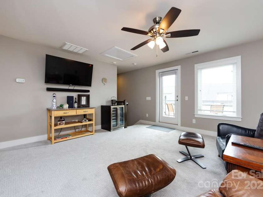 1910 Seegars Place, Charlotte, NC 28204.  MLS# CAR4292964, YatesRealty ID 34165. 
