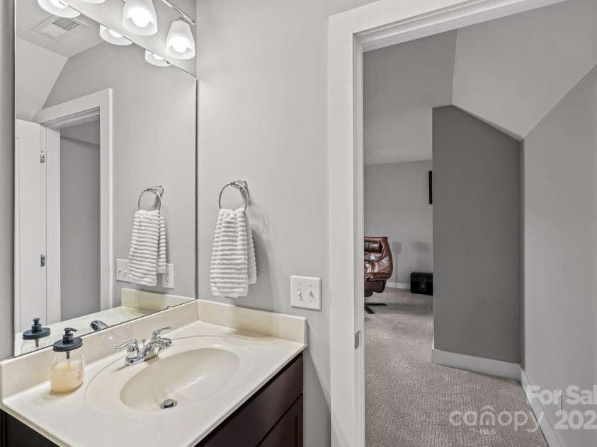 1910 Seegars Place, Charlotte, NC 28204.  MLS# CAR4292964, YatesRealty ID 34165. 