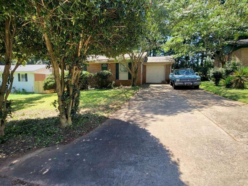2313 Longleaf Drive, Charlotte, NC 28210.  MLS# CAR4293413, YatesRealty ID 34166. 