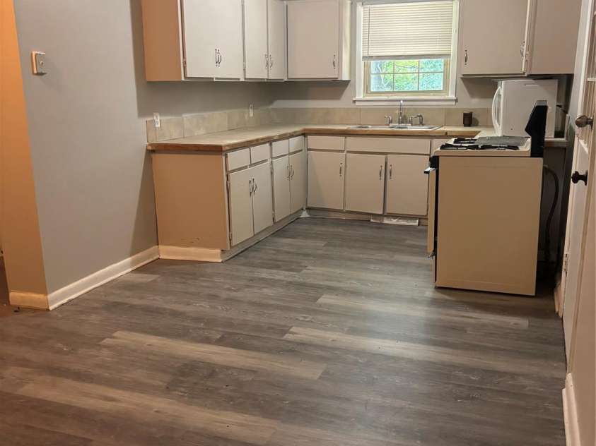 2313 Longleaf Drive, Charlotte, NC 28210.  MLS# CAR4293413, YatesRealty ID 34166. 