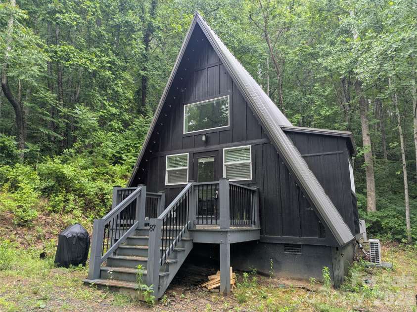87 Hershel Lane, Swannanoa, NC 28778.  MLS# CAR4384884, YatesRealty ID 34167. 
