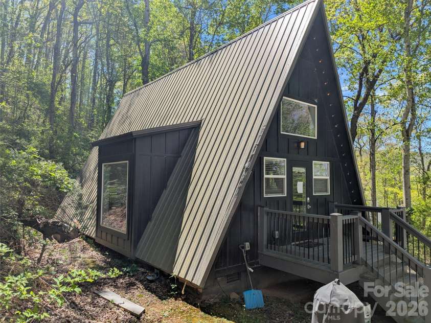 87 Hershel Lane, Swannanoa, NC 28778.  MLS# CAR4384884, YatesRealty ID 34167. 