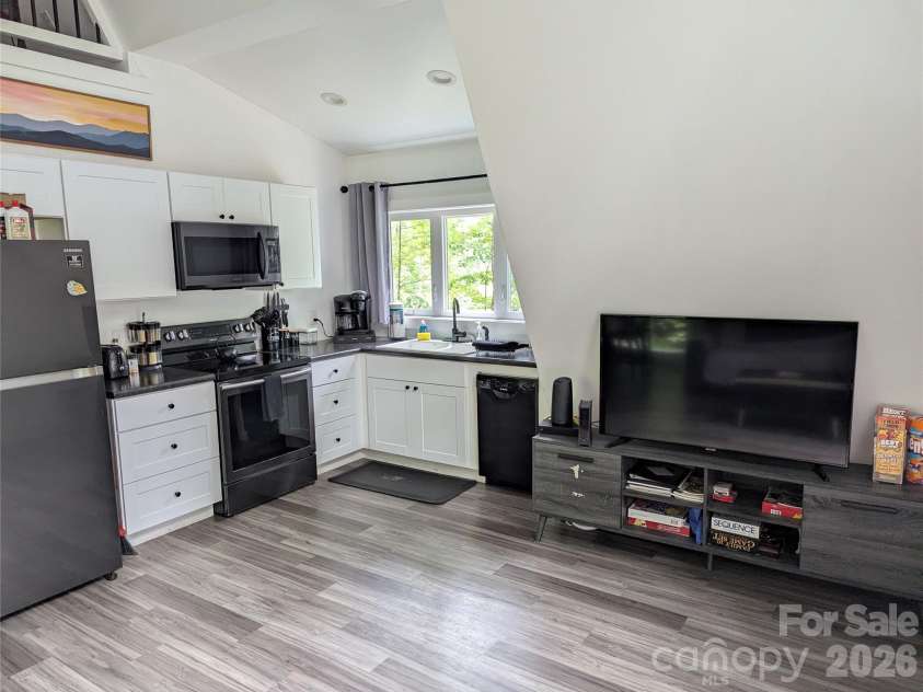 87 Hershel Lane, Swannanoa, NC 28778.  MLS# CAR4384884, YatesRealty ID 34167. 