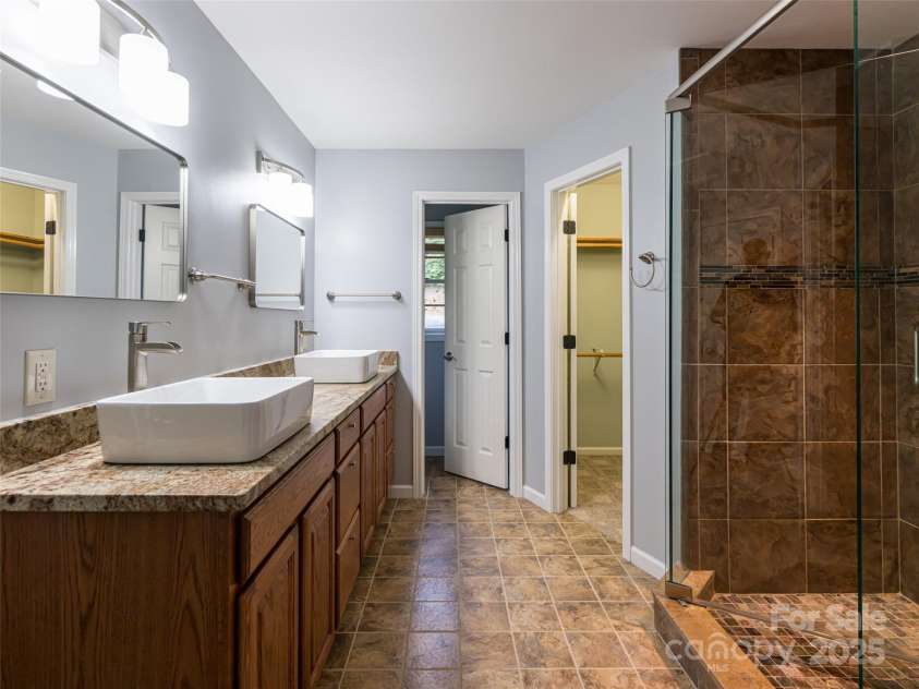 340 West View Road, Brevard, NC 28712.  MLS# CAR4294062, YatesRealty ID 34168. 