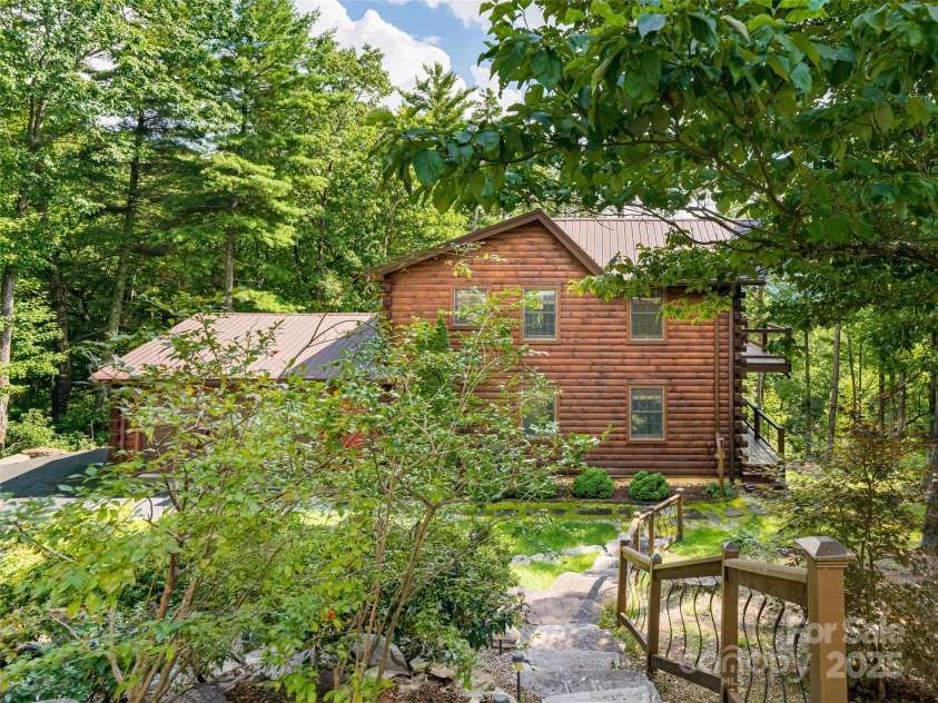 340 West View Road, Brevard, NC 28712.  MLS# CAR4294062, YatesRealty ID 34168. 
