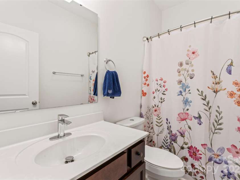 1344 Whistling Lane, York, SC 29745.  MLS# CAR4294757, YatesRealty ID 34170. Main level full bathroom