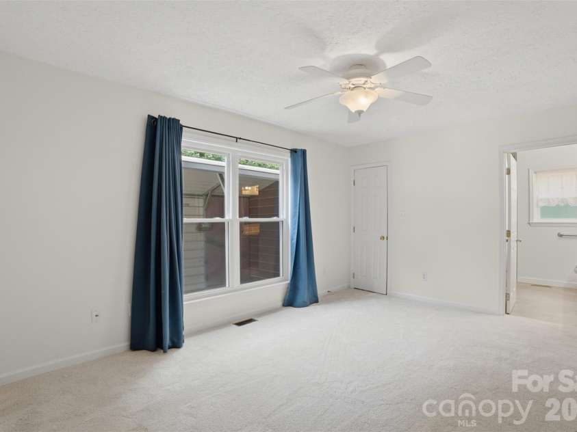 121 Oak Street, Belmont, NC 28012.  MLS# CAR4395988, YatesRealty ID 34171. 