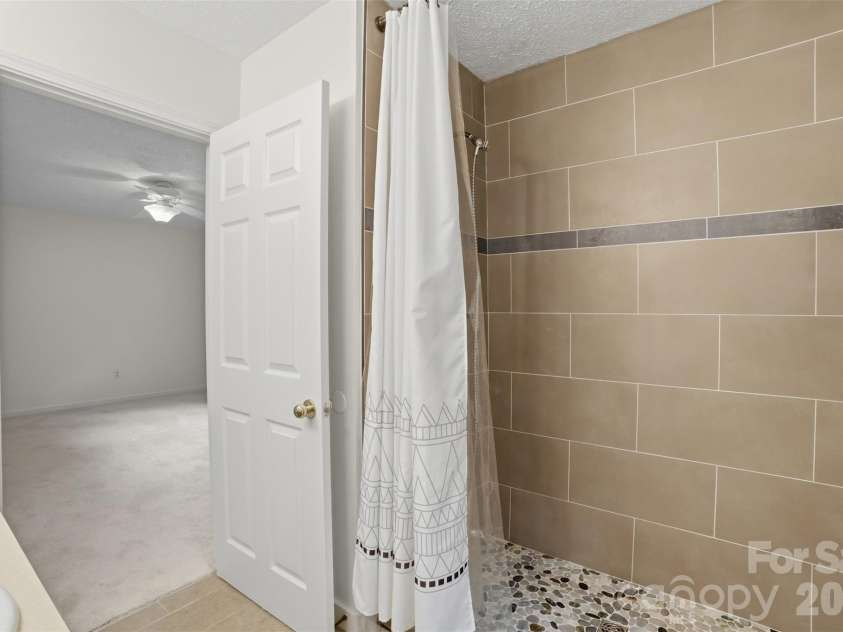 121 Oak Street, Belmont, NC 28012.  MLS# CAR4395988, YatesRealty ID 34171. 