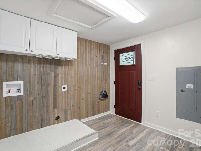121 Oak Street, Belmont, NC 28012.  MLS# CAR4395988, YatesRealty ID 34171. 