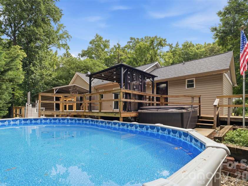 121 Oak Street, Belmont, NC 28012.  MLS# CAR4395988, YatesRealty ID 34171. 