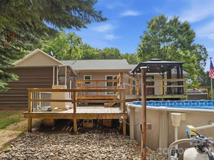 121 Oak Street, Belmont, NC 28012.  MLS# CAR4395988, YatesRealty ID 34171. 