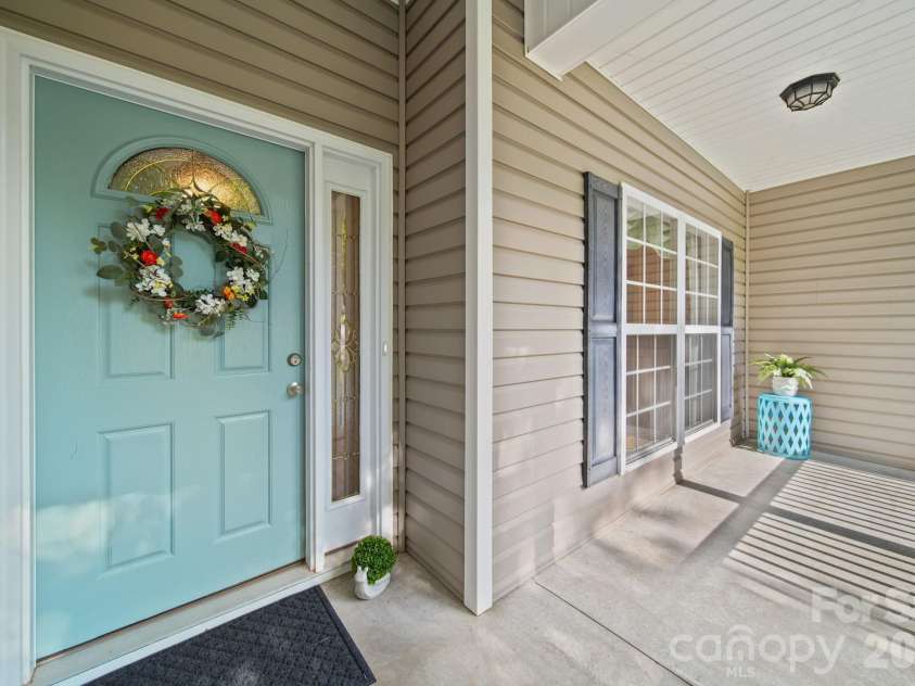 1042 Marguerite Drive, Lowell, NC 28098.  MLS# CAR4397338, YatesRealty ID 34172. 