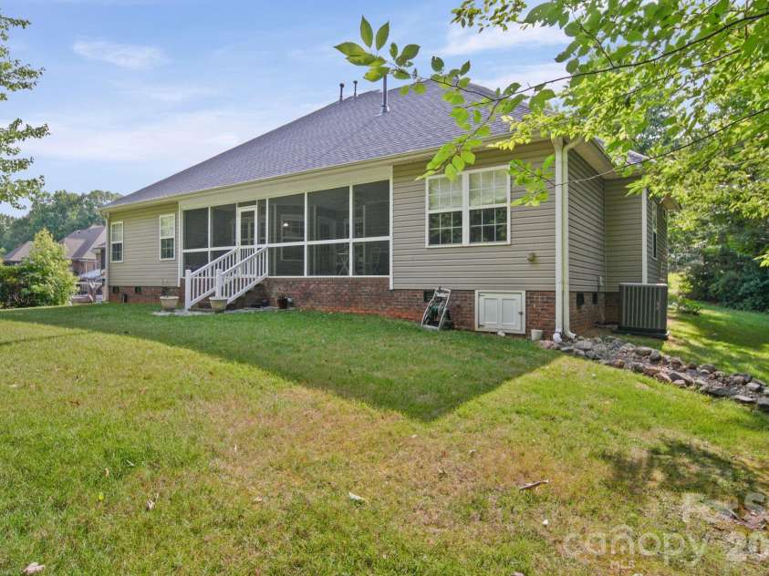1042 Marguerite Drive, Lowell, NC 28098.  MLS# CAR4397338, YatesRealty ID 34172. 
