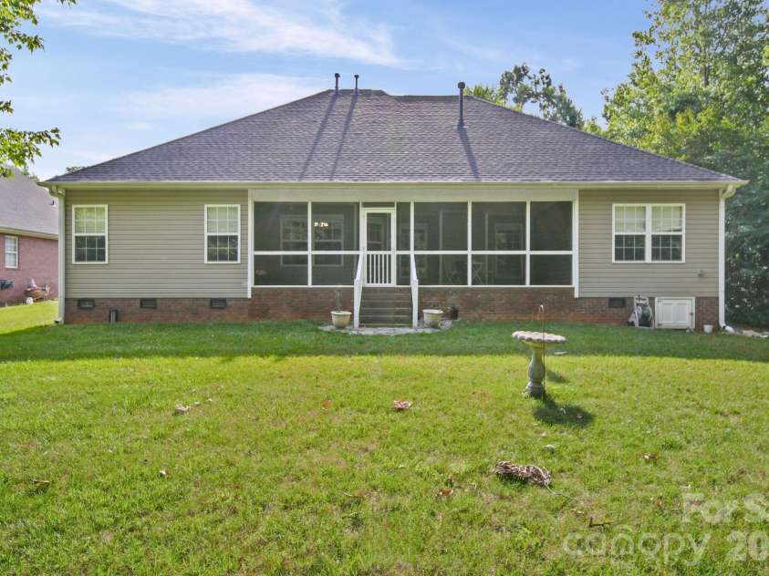 1042 Marguerite Drive, Lowell, NC 28098.  MLS# CAR4397338, YatesRealty ID 34172. 