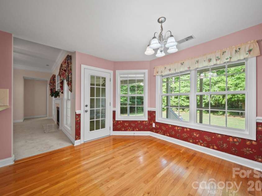 1042 Marguerite Drive, Lowell, NC 28098.  MLS# CAR4397338, YatesRealty ID 34172. Breakfast Area