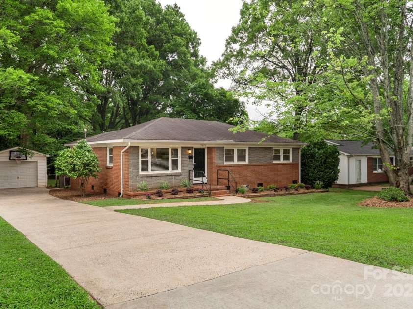 3252 Brixton Court, Charlotte, NC 28205.  MLS# CAR4291027, YatesRealty ID 34173. 