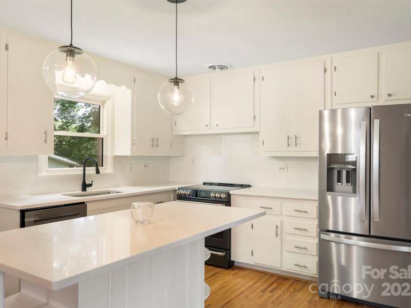 3252 Brixton Court, Charlotte, NC 28205.  MLS# CAR4291027, YatesRealty ID 34173. 