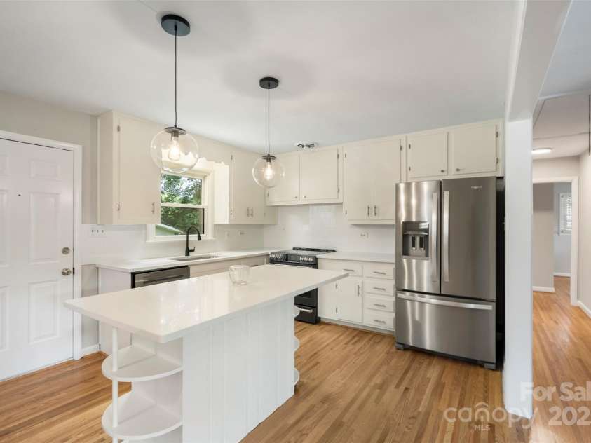 3252 Brixton Court, Charlotte, NC 28205.  MLS# CAR4291027, YatesRealty ID 34173. 