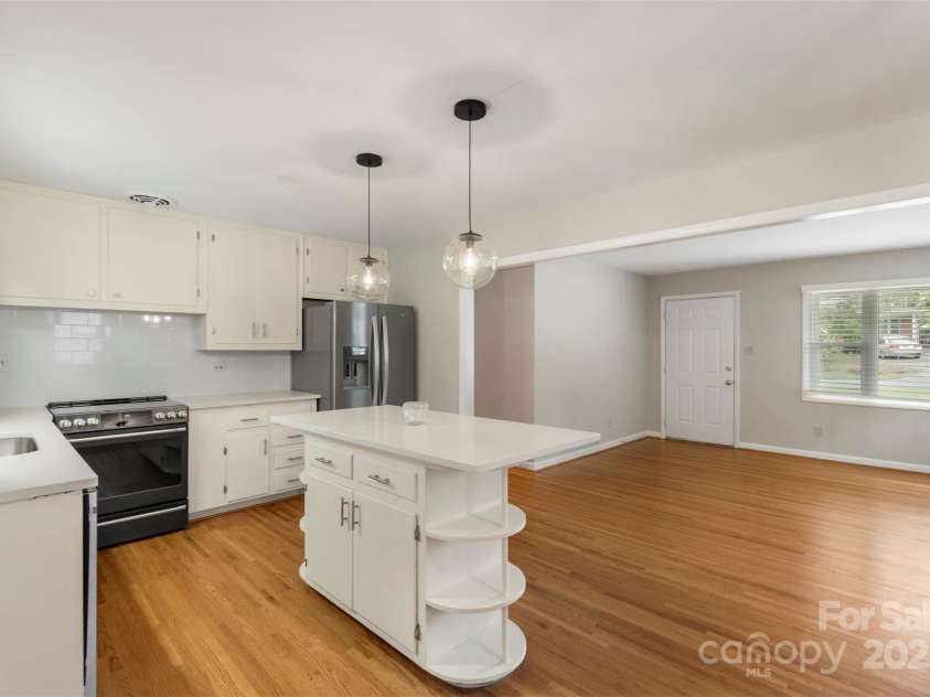 3252 Brixton Court, Charlotte, NC 28205.  MLS# CAR4291027, YatesRealty ID 34173. 