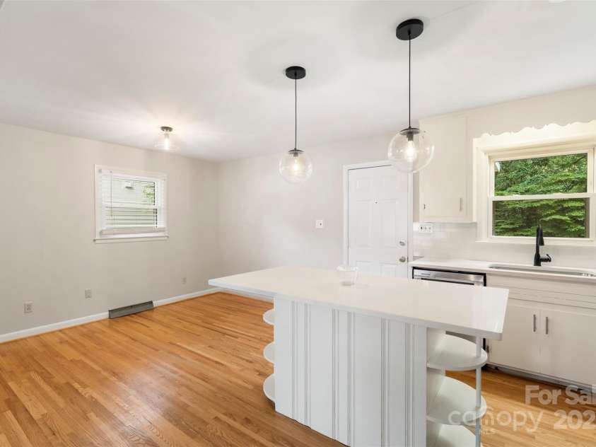3252 Brixton Court, Charlotte, NC 28205.  MLS# CAR4291027, YatesRealty ID 34173. 